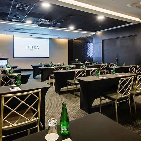 Wyndham Santiago Pettra 